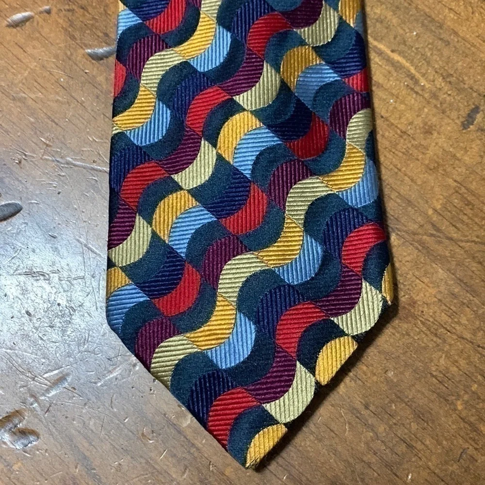 Vintage Neiman Marcus navy, red, gold and blue 100% seta silk necktie - Picture 1 of 10